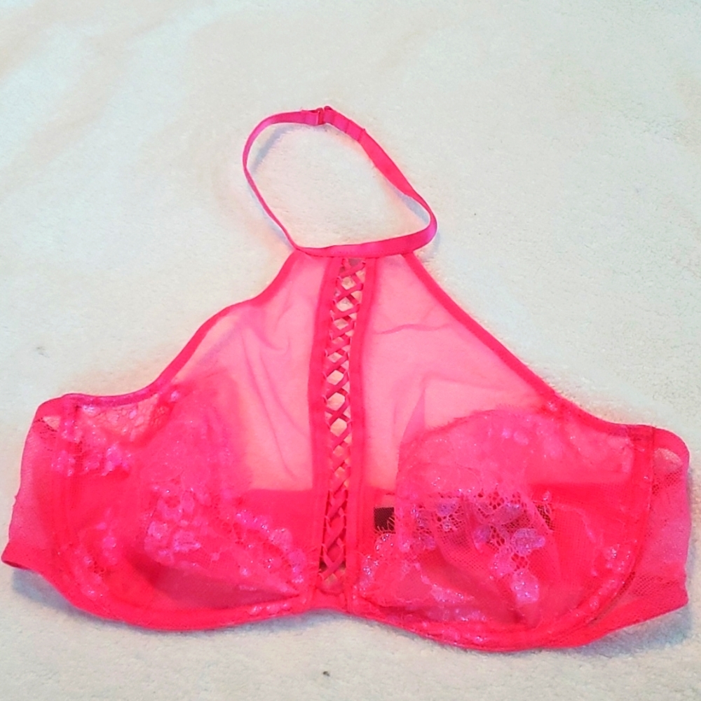 NWT PINK VICTORIA SECRET BRA